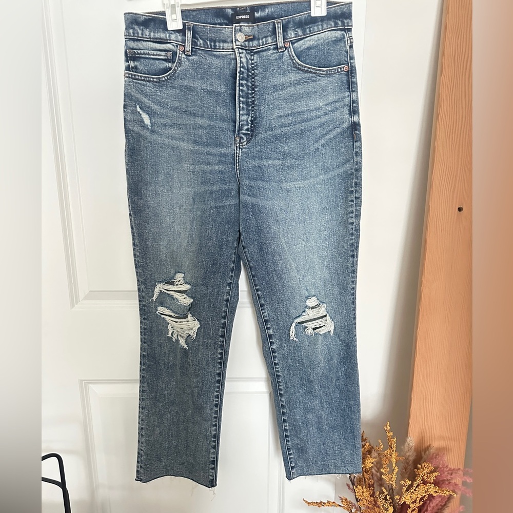 👖 Express Modern Straight Super High Rise Jeans – Medium Wash Distressed (12S)
